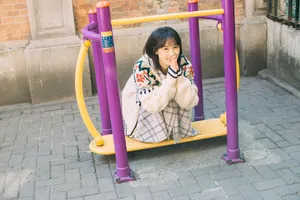袁冰妍清新可爱户外写真图片_3