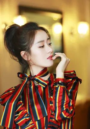 90后小花袁冰妍清新俏丽活动照图片