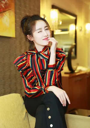 90后小花袁冰妍清新俏丽活动照图片