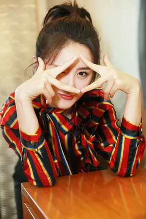 90后小花袁冰妍清新俏丽活动照图片_3