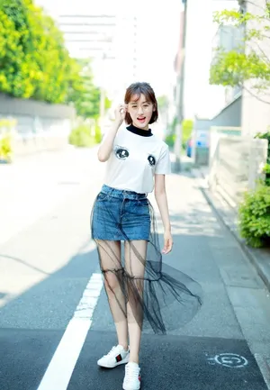 袁冰妍可爱街拍写真甜美迷人