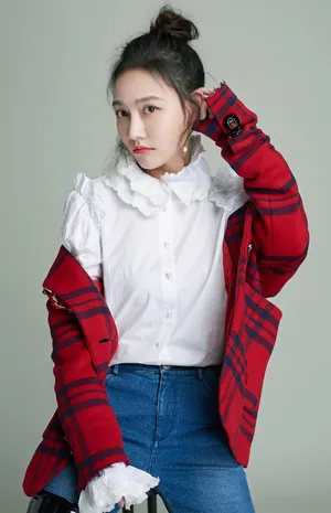 孙骁骁灵动甜美丸子头写真高清图片_3