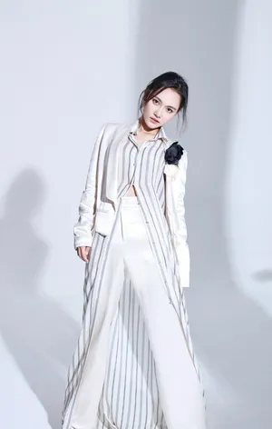 孙骁骁甜美俏丽时尚杂志写真图片_4