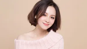 邓莎粉色毛衣恬静美艳写真图片_2