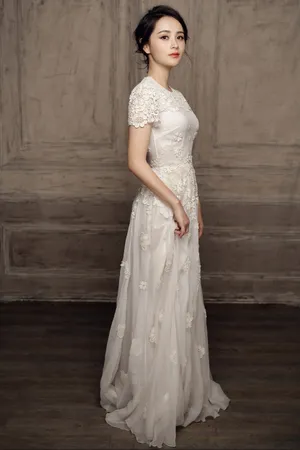 邓莎白裙温婉知性写真图片_4