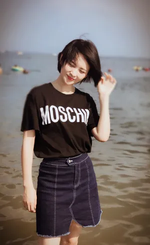 邓莎短袖牛仔裙海岸清爽写真图片