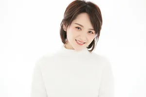 邓莎甜美生日写真图片