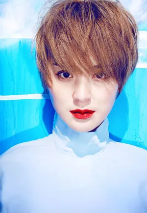 毛林林短发性感迷人时尚写真图片_3