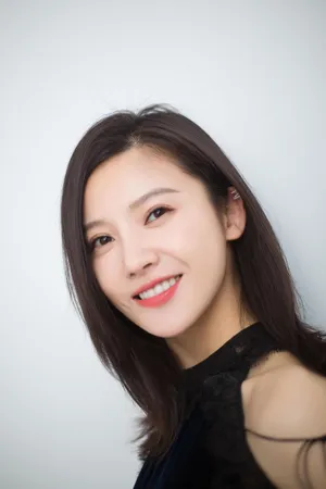 杨子珊丝绒礼服活动图片：优雅别致的美丽