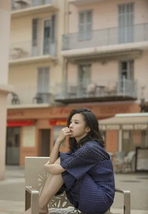杨子珊黑白写真图片：优雅高贵