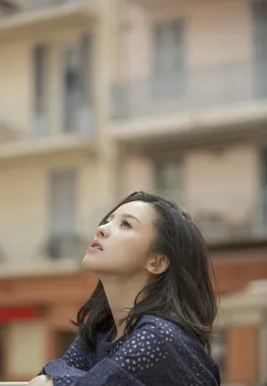 杨子珊黑白写真图片：优雅高贵_2