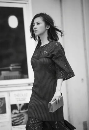 杨子珊黑白写真图片：优雅高贵_7