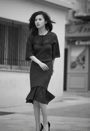杨子珊黑白写真图片：优雅高贵_8