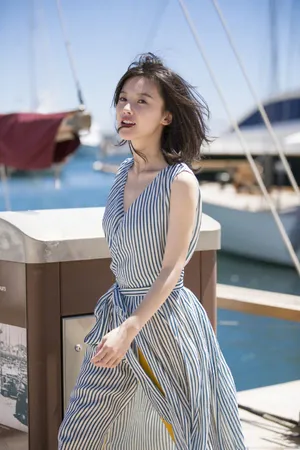 杨子珊时尚迷人街拍图片_6