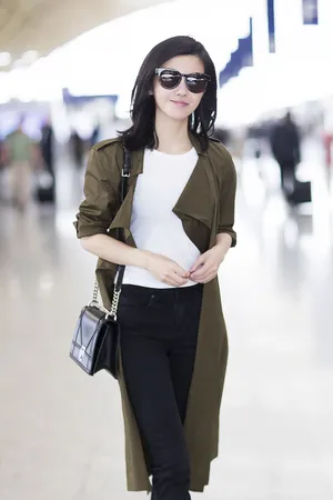 杨子珊简单干练街拍图片_3