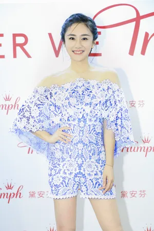 刘芸应采儿性感活动照图片_2