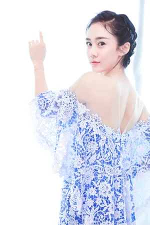 刘芸应采儿性感活动照图片_4