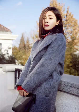 刘芸冬日暖阳唯美街拍时尚大片写真图片_7