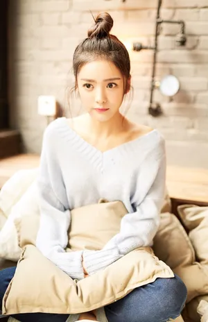 蔡文静甜美俏皮居家写真高清图片