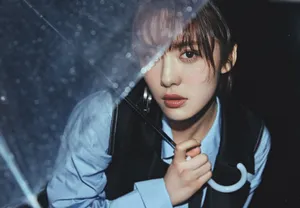 蔡文静雨天时尚街拍高清图片