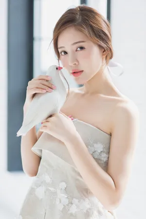 温心抹胸长裙俏皮甜美写真图片_7