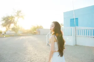 温心海边梦幻白裙温婉如画写真图片_4