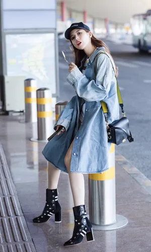 温心时尚简练机场俏皮写真图片_4