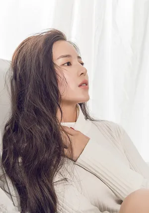 温心凌乱美秋季写真高清图片