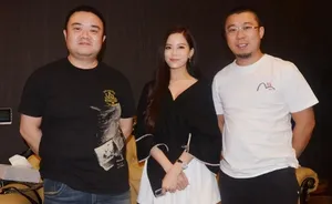 温心出席活动性感白裙惹眼极力澄清与绯闻男友黄晓明关系_2