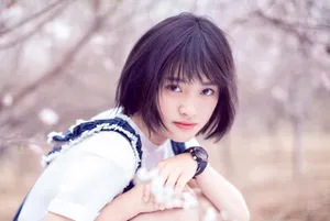 沈月清新甜美户外唯美写真图片