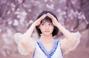沈月清新甜美户外唯美写真图片