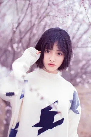 沈月清新甜美户外唯美写真图片_4