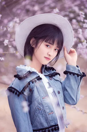 沈月清新甜美户外唯美写真图片_5