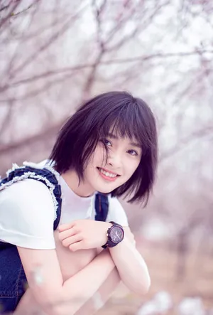 沈月清新甜美户外唯美写真图片_7