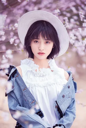 沈月清新甜美户外唯美写真图片_8