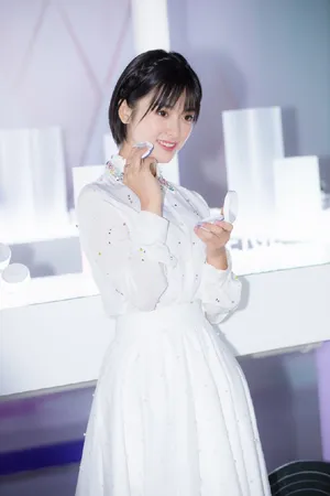 沈月白色连衣裙清纯活动写真图片_4