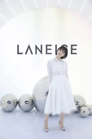 沈月白色连衣裙清纯活动写真图片_6