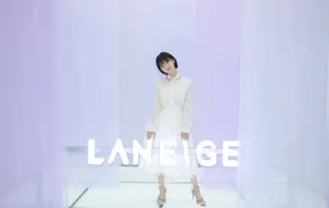 沈月白色连衣裙清纯活动写真图片_8