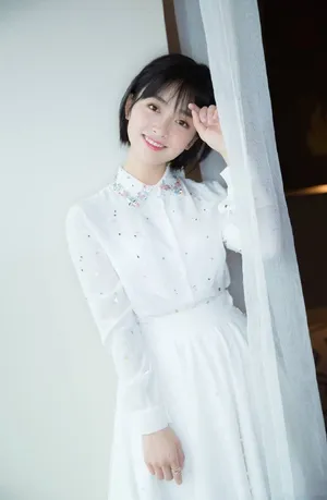 沈月纯白连衣裙清纯甜美写真图片_1