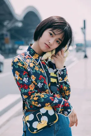 沈月可爱俏皮机场照图片_4