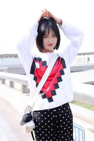 沈月清新可爱机场街拍图片_8