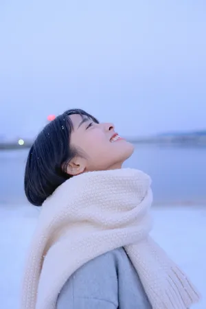 沈月写真：沈月冬日雪地唯美写真图片