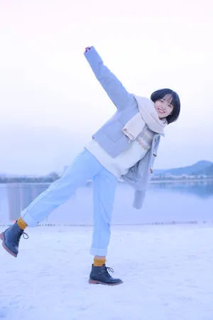 沈月写真：沈月冬日雪地唯美写真图片_6
