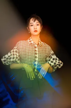 蓝盈莹复古风魅力写真图片