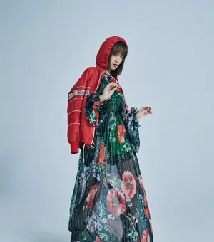 蓝盈莹时尚性感封面大片写真图片