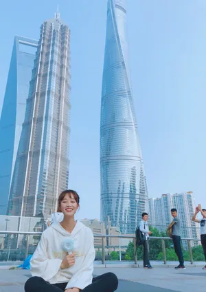 蓝盈莹俏皮街拍写真图片_2