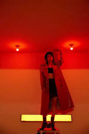 蓝盈莹炫酷红色杂志时尚大片写真图片