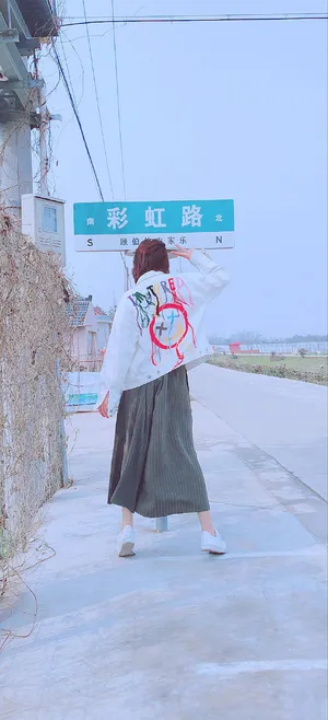 蓝盈莹短发小清新街拍写真图片