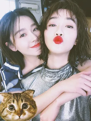 阚清子蓝盈莹甜蜜自拍合影图片