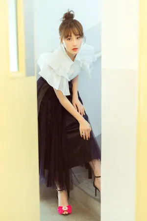 蓝盈莹简洁黑白配电影发布会写真图片_6